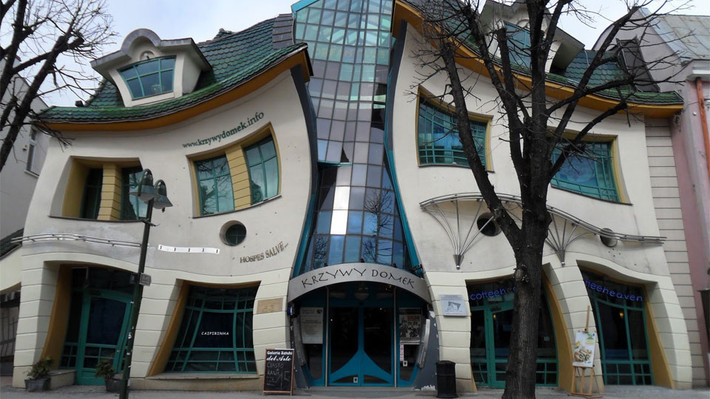 Đây là nhà hàng The Crooked House tại thành phố Sopot, Ba Lan. (Ảnh Travelmint)