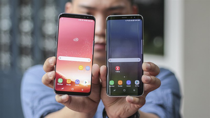 Riêng phần mặt trước đều là màu đen được Samsung áp dụng cho bất kì phiên bản màu sắc nào. Ảnh: TGDĐ.