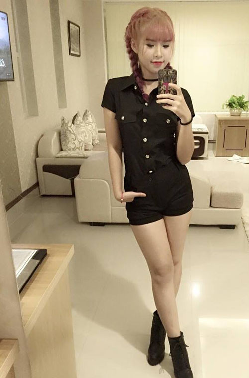 Khởi My hiện sống chung với mẹ trong một ngôi nhà vô cùng ấm cúng, gọn gàng, hiện đại và vô cùng đầy đủ tiện nghi ở Sài Gòn.