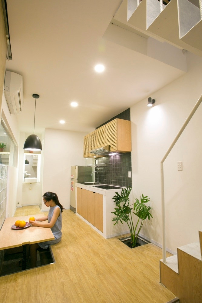 Ngôi nhà trong hẻm nằm ở quận Tân Bình, TP HCM này chỉ rộng 16,25 m2 gồm 2,5 tầng là nơi sống của 3 thành viên trong gia đình. (Ảnh Imageshack)