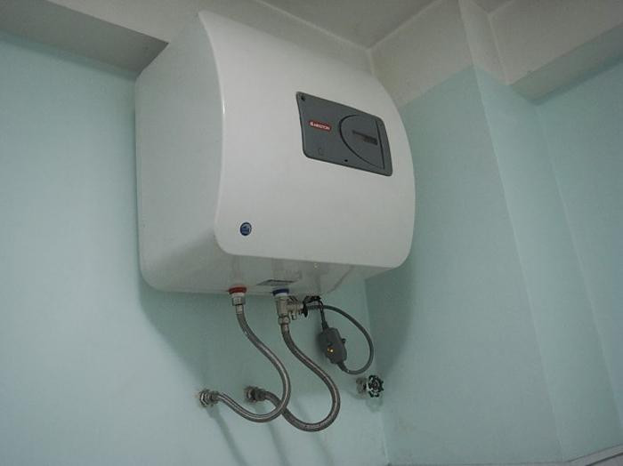 Bình nóng lạnh là thiết bị không thể thiếu của các hộ gia đình trong mùa đông. Để vừa tiết kiệm điện vừa đáp ứng nhu cầu sử dụng nước nóng, bạn chỉ nên bật bình nóng lạnh 15 - 30 phút trước khi dùng để tránh lãng phí điện. (Ảnh Aristongroup)