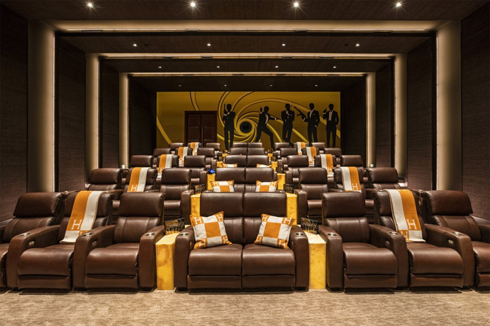 Một rạp chiếu phim VIP được trang bị ngay trong khu biệt thự hạng sang này.