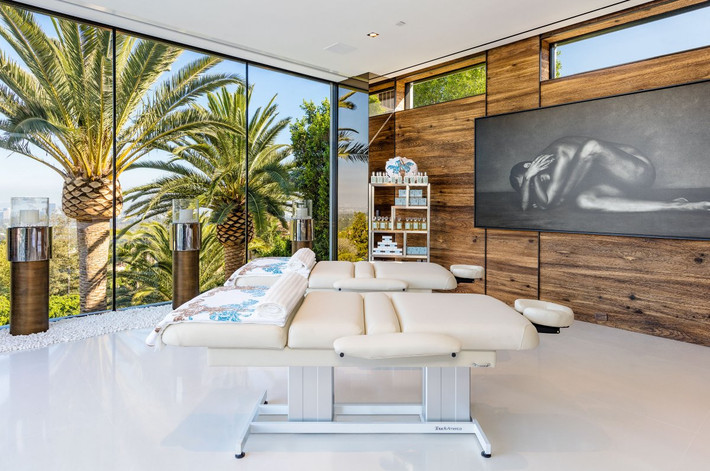 Phòng Spa có không gian thông thoáng, hiện đại và view cực đẹp.