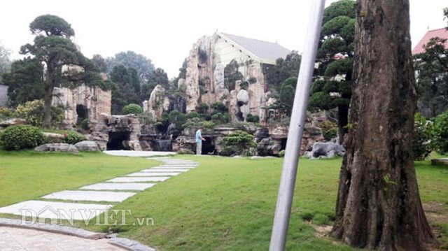Diện tích hòn non bộ hơn 1000 m2 được chủ nhân “thai nghén” xây dựng trong 7 năm.