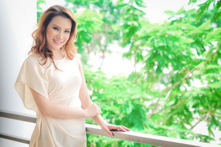 Song song với việc ca hát, nữ ca sỹ gốc Quảng Ninh còn rất thành công với công việc kinh doanh của mình. Cô là chủ chuỗi resort sang trọng khắp cả nước và điều hành một công ty giải trí riêng. Ảnh: Vitalk.
