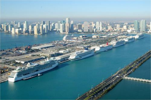 Triển lãm du thuyền Miami là một trong những chương trình lớn nhất vừa mới khai mạc và dự kiến kéo dài đến ngày 20/2. Chương trình tạo cơ hội cho những siêu du thuyền hạng sang trên khắp thế giới có dịp được khoe hình ảnh của mình đến du khách.
