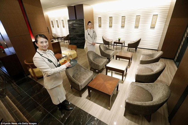 Chuyến hành trình đầu tiên của con tàu đi từ Thủ đô Tokyo đến Hokkaido kéo dài 4 ngày. Di chuyển trên tuyến tàu hỏa này du khách sẽ được phục vụ chu đáo với các dịch vụ sang trọng như khách sạn hạng sang bậc nhất.
