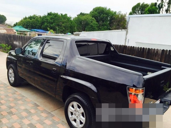... và một chiếc siêu xe trị giá 14 tỷ. Bên cạnh đó, Bằng Kiều cũng sở hữu không ít siêu xe đắt tiền. Ngoài chiếc xe bán tải đen truyền thống.