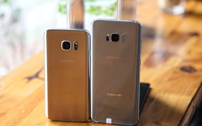 Nhìn chung mặt sau của S8 Plus không khác nhiều so với các phiên bản Samsung khác, chỉ khác nhiều về kích thước của máy. Ảnh: VN Review.