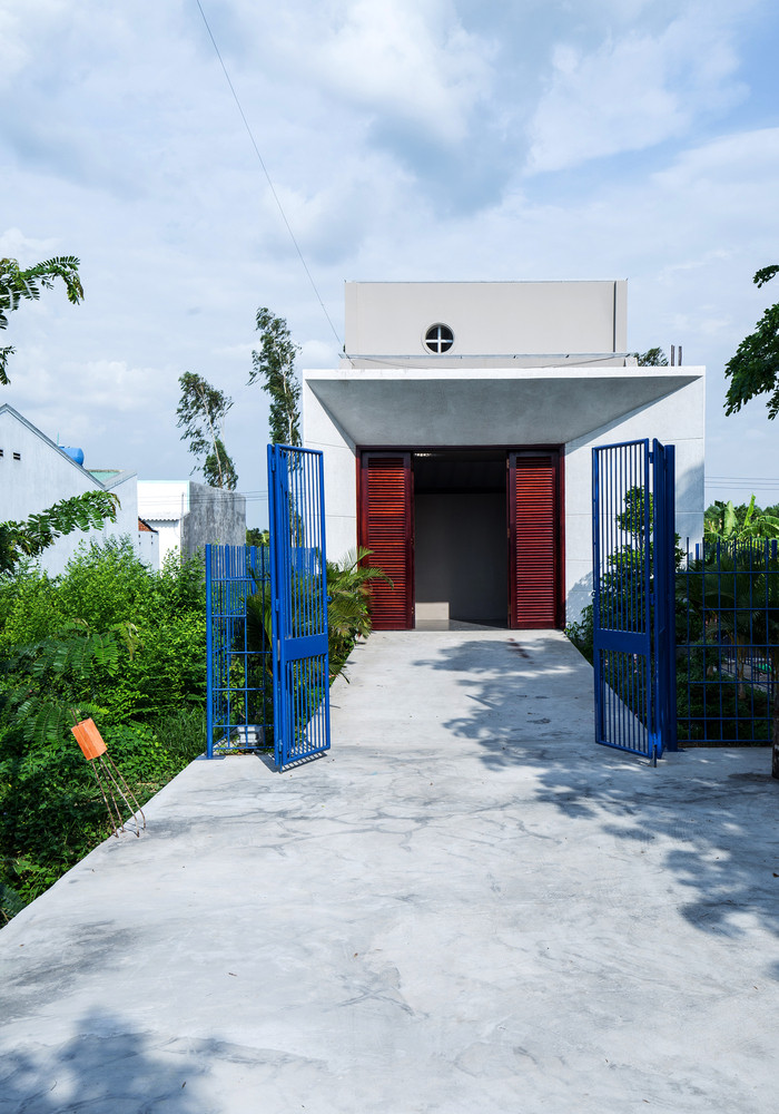 Ngôi nhà đẹp ở Vĩnh Long có diện tích 5 x 40m nhìn bên ngoài không khác gì những ngôi nhà ống bình thường nhưng lại được Tạp chí kiến trúc nổi tiếng Archdaily hết lời khen ngợi.