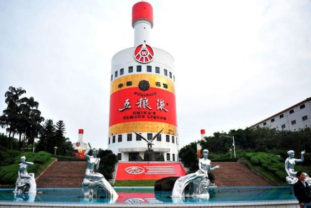 Tòa nhà hình chai rượu ở Trung Quốc.