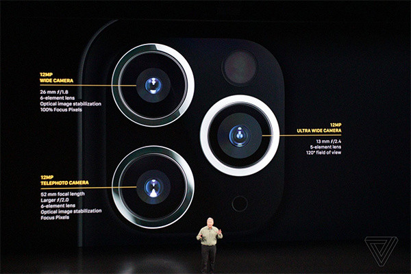 Cụm camera trên máy 3 ống kính gồm 1 góc rộng, 1 góc siêu rộng đạt góc 120 độ và 1 chụp tele. iPhone 11 pro được trang bị tính năng Deep Fusion, có thể chụp 9 tấm ảnh và ghép lại để cho ra một bức ảnh với độ chi tiết, sắc nét cao.