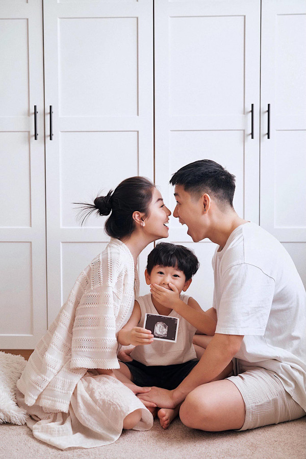 Sau khi sinh Đậu Đậu, hot mom nhanh chóng lấy lại thân hình mảnh mai. Đặc biệt, dịp 1/6 vừa qua, gia đình nhỏ thông báo sắp chào đón thành viên tiếp theo.