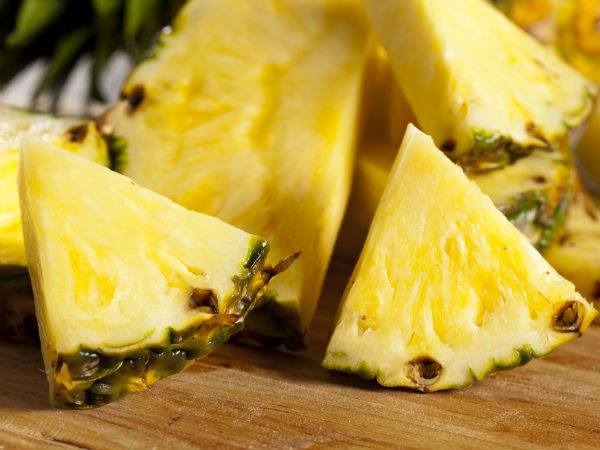 Dứa: Dứa có chứa enzyme bromelain giúp dễ tiêu hóa. Dứa là phương thuốc tự nhiên điều trị nhiều vấn đề về tiêu hóa như đầy hơi, tiêu chảy và buồn nôn.