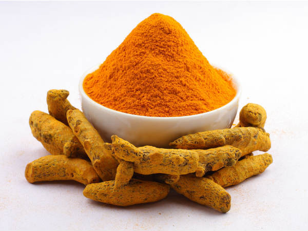 Nghệ: Một nghiên cứu chỉ ra rằng curcumin, chất tạo màu chính trong nghệ có hoạt tính kháng khuẩn và kháng virus, chống lại nhiều chủng khác nhau của vi khuẩn tụ cầu. Nghệ giúp làm thư giãn dạ dày và làm giảm các triệu chứng của ngộ độc thực phẩm cũng như giúp tăng cường hệ miễn dịch nhanh chóng.