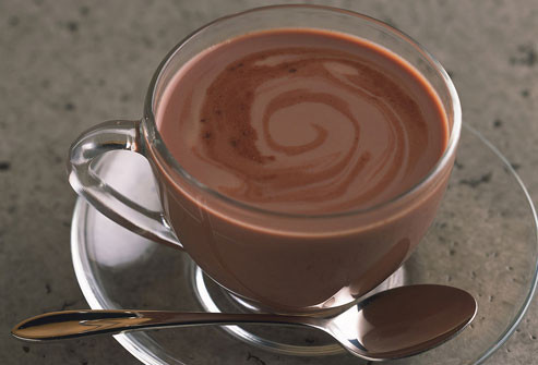 Thay cà phê bằng ca cao Nghiên cứu cho thấy rằng cacao có hàm lượng cao hai chất chống oxy hóa (epicatechin và catechin) bảo vệ da khỏi bị tổn thương do ánh nắng mặt trời, cải thiện lưu lượng máu đến các tế bào da, giữ độ ẩm và làm cho da trông mượt mà hơn.