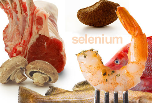 2. Selen Khoáng chất này giúp bảo vệ da khỏi các gốc tự do gây lão hóa da. Selen cũng giúp ngăn ngừa ung thư da. Selen có trong các loại hạt, nấm nút, tôm, thịt cừu, cá tuyết, cá ngừ và cá hồi. Thịt bò nấu chín, gà tây, hàu, cá mòi, cua và mì ống nguyên cám cũng có selen.