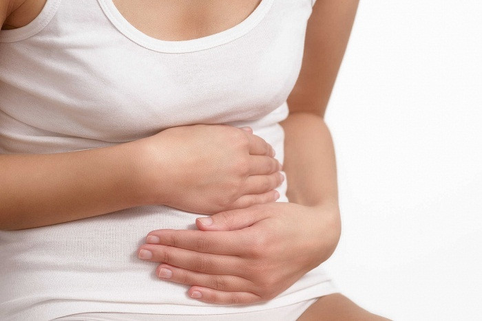 Nhiều trường hợp bị teo niêm mạc dạ dày mà người bệnh không chẩn đoán được bởi bệnh diễn ra âm thầm và không xuất hiện bất kỳ triệu chứng nào điển hình. Tuy nhiên cần cảnh giác khi thấy những dấu hiệu như: đau bụng, buồn nôn, chán ăn, sụt cân, thiếu máu, mệt mỏi, hoa mắt chóng mặt, ù tai, đau tức ngực...