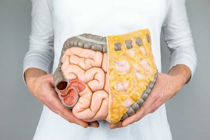 1 đau – đau bụng: Mắc các bệnh đường ruột như nhiễm khuẩn đường ruột cấp tính, bạn có thể đối diện với tình trạng đau bụng quằn quại, tiêu chảy và buồn nôn... trong thời gian ngắn, có thể khắc phục bằng cách sử dụng thuốc. Trong khi đó, polip dạ dày, viêm loét ruột, ung thư... ở giai đoạn đầu thường xuất hiện các cơn đau ngắt quãng, mức độ đau tăng dần.