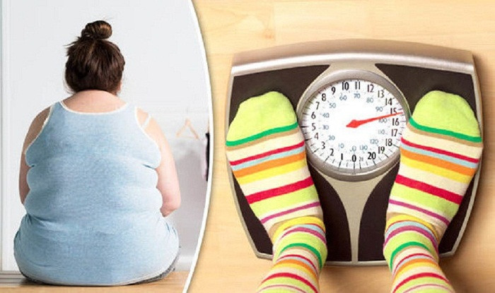 Không kiểm soát cân nặng Chế độ dinh dưỡng quá mức khiến nhiều người đối diện với nguy cơ béo phì cùng hàng loạt vấn đề về sức khỏe như tim mạch, thận và nội tiết tố. Chính vì vậy, bạn nên áp dụng chế độ ăn phù hợp, thường xuyên luyện tập để giữ được dáng vóc cân đối.