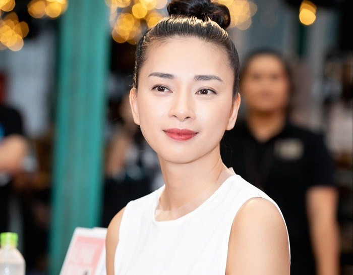 Ăn chay không chỉ giúp họ duy trì sự tĩnh tại trong tâm hồn mà còn gìn giữ nét xuân sắc trong hình thể. Làm việc trong một môi trường xô bồ và đầy khắc tính cạnh tranh như showbiz, thì việc chọn ăn chay của sao Việt lại giúp ích họ trong việc tịnh tâm hơn”.