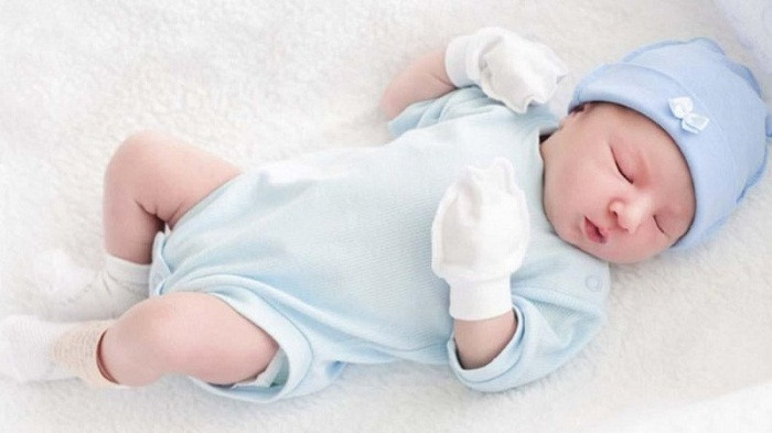 Bao tay quá dày sẽ cản trở cử động bình thường của ngón tay, ngón chân. Trong khi đó, bao quá nhỏ lại khiến máu ở tứ chi khó có thể lưu thông, ảnh hưởng sự phát triển.