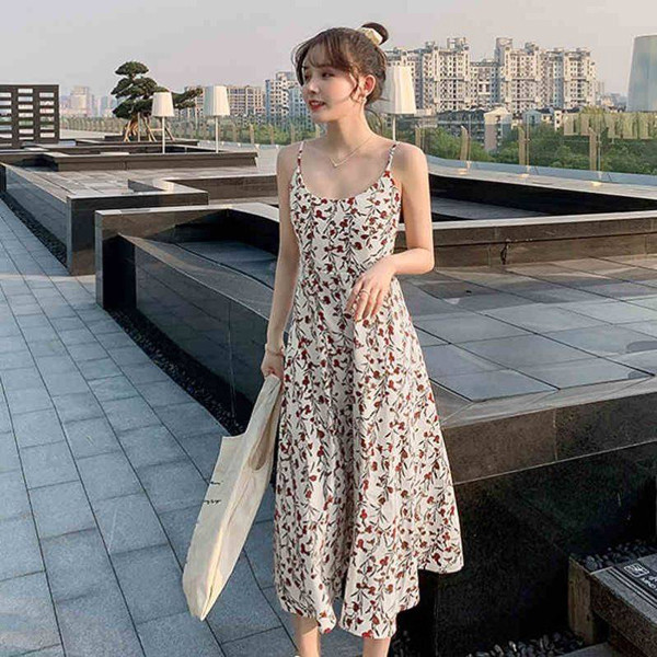 Theo stylists, váy không có eo chỉ khiến người mặc thoải mái, rất ít hiệu quả trong việc tôn dáng, nâng tầm khí chất. Đặc biệt, người sở hữu vóc dáng mập mạp, mặc kiểu váy này càng khiến vẻ ngoài trở nên to hơn. (Ảnh: Sohu)