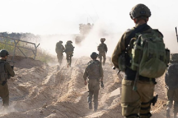 Mặc dù Quân đội Israel chưa công bố con số thương vong của binh sĩ trong cuộc chiến với Hezbollah ở miền nam Lebanon vào ngày hôm đó, nhưng kênh 13 Israel ngày 16/10 đã tiết lộ rằng trong trận chiến tại miền nam Lebanon, do Quân đội Israel bị phục kích, đã có tổng cộng 20 binh sĩ Israel thương vong. Trong đó, 5 binh sĩ Israel đã thiệt mạng và 15 người khác bị thương. Ảnh: Xinhua.