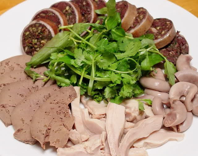 Đặc biệt với những người bị bệnh gout, việc ăn những món ăn liên quan đến nội tạng động vật sẽ khiến cho lượng uric tăng, đồng thời làm giảm lượng tinh trùng. Ảnh: plo.