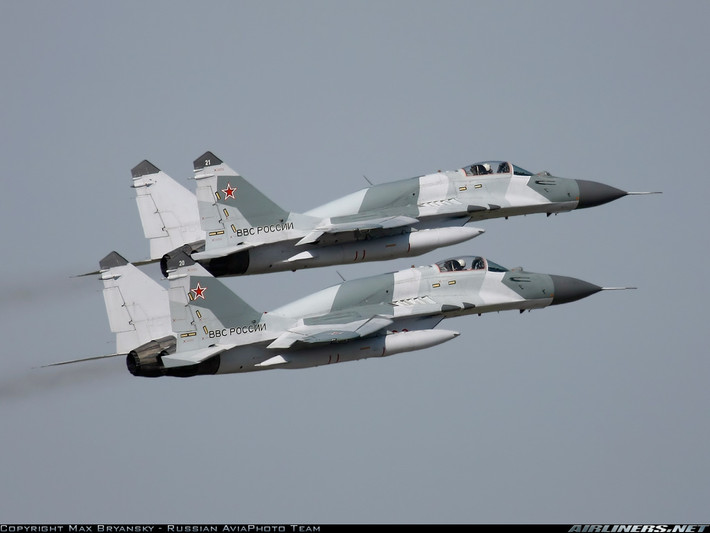Tầm bay của MiG-29SMT đạt 1.800km mà không cần mang thùng dầu phụ, tăng lên 2.400km với một thùng dầu phụ, đến 3.000km với 3 thùng nhiên liệu và tối đa 5.000km với một lần tiếp nhiên liệu trên không. Nguồn ảnh: Airliners.net