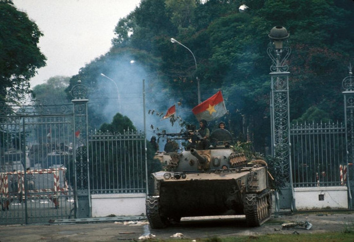 Ngoài các xe tăng T-54, T-59, quân đội ta còn sử dụng số lượng lớn xe tăng hạng nhẹ Type 63 do Trung Quốc sản xuất, loại này ta gọi chung là K63-85. Nó vốn là phiên bản “sao chép” PT-76 của Trung Quốc nhưng đã có thay đổi ở hệ thống hỏa lực…. Nguồn ảnh: tư liệu