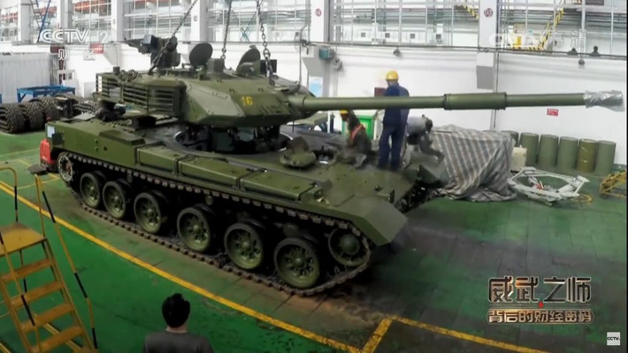 Hiện nay, loại tăng tốt nhất của Myanmar là T-72S, tuy được coi là tốt và hiện đại nhưng vẫn thua một số cỗ tăng mới của Thái Lan như VT-4, T-84 Oplot-T hay T-72B1 của Lào. Nguồn ảnh: CCTV