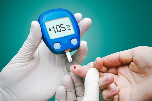 3. Bệnh tiểu đường. Đường huyết tăng cao, glucose trong nước tiểu bài tiết quá nhiều sẽ dẫn đến tăng độ quánh của nước tiểu. Người bệnh sẽ liên tục đi tiểu. Tiểu nhiều khiến cơ thể thiếu nước, bệnh nhân cảm thấy khô đắng miệng rõ rệt.