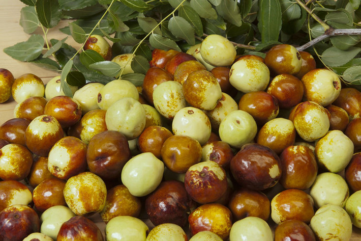Thậm chí, chất flavonoid trong hồng táo còn có khả năng giúp thải độc, trẻ hóa, phòng ngừa bệnh tim mạch. Ảnh: vietbao.