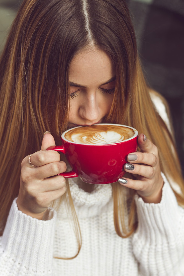 Nhiều người có sở thích uống cà phê buổi sáng chắc chắn sẽ không mấy thích thú khi nghe được thông tin này: uống cà phê trước 9:30 sáng là thói quen không tốt cho sức khỏe. Ảnh: images.