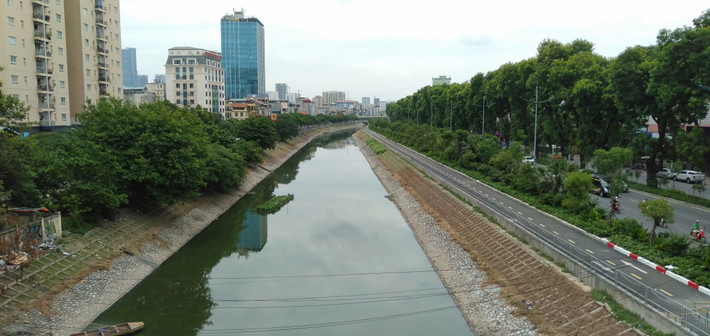 Nhiều người dân lo ngại, dòng nước xanh chỉ là tạm thời vì đây chỉ là giải pháp tình thế, chưa giải quyết tận gốc được vấn đề ô nhiễm.