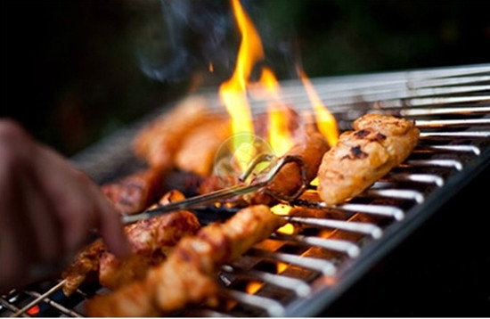 8. Mùi vị có thể thôi miên bạn thuận ý. Có một chiến lược đàm phán tên “bring home the bacon”, nơi các nhà đàm phán sẽ chiên thịt xông khói bên ngoài khu vực bắt giữ con tin. Họ tin rằng, mùi hương sẽ kích thích dạ dày làm cho con tin sẵn sàng đàm phán.