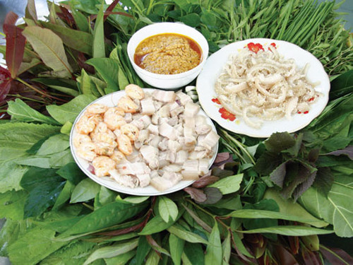 Vị chan chát, ngòn ngọt, chua chua, lại cay cay, hòa quyện với vị bùi béo ngậy của thịt, tôm tạo nên sức hấp dẫn cho món ăn. Ảnh: ivivu