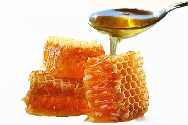 Chú ý là loại kem chống nắng tự làm này sẽ hơi nhớt vì tính chất của sáp ong nhưng đừng lo lắng vì nó lại có tác dụng dưỡng da. Và nếu như bạn muốn kem chống nắng có chỉ số SPF cao thì hãy cho oxit kẽm nhiều hơn một chút. Để tránh kem chống nắng bị hỏng, bạn có thể đặt kem chống nắng trong ngăn mát tủ lạnh.