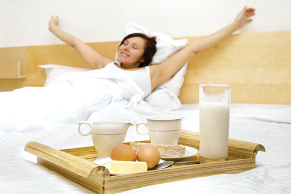 Ví dụ: Bữa sáng luôn được coi là bữa ăn quan trọng nhất trong ngày chủ yếu do những chiến dịch tuyên truyền quảng cáo của các công ty ngũ cốc và nước trái cây ép. Theo nghiên cứu năm 2014 của Đại học Bath thì một người có ăn sáng hay không thật ra không ảnh hưởng đến tổng số calo mà họ tiêu thụ trong ngày.