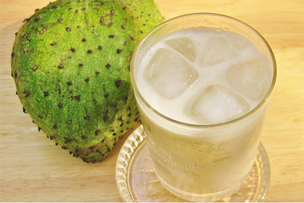 Hơn thế, mãng cầu xiêm còn hỗ trợ cơ thể chữa bệnh như đau nửa đầu, ngăn ngừa thiếu máu, lọc gan, củng cố xương...