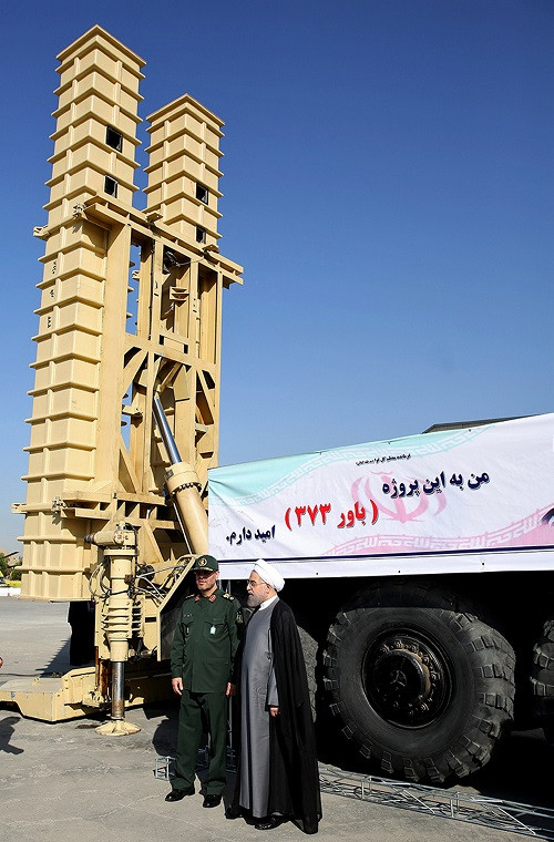 Dựa trên hình ảnh được Iran công bố Bavar-373 sẽ sử dụng các tên lửa đất đối không Sayyad-4 cũng do nước này tự phát triển. Chúng được đặt trên các bệ phóng di động và mỗi bệ phóng chỉ có thể mang theo tối đa 2 ống phóng tên lửa. Về thiết kế Sayyad-4 tương tự như người tiền nhiệm Sayyad-3.