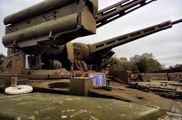 Còn đây là một nguyên mẫu BMPT khác - Object 781 do Liên Xô phát triển trước Object 787. Nó được trang bị hai pháo tự động 30mm, súng phóng lựu tự động 40mm, 6 ống phóng tên lửa chống tăng và 5 súng máy PKT. Không rõ là kíp chiến đấu trên nguyên mẫu Object 781 này sẽ sử dụng số vũ khí trên như thế nào. Nguồn ảnh: Lana_Sator