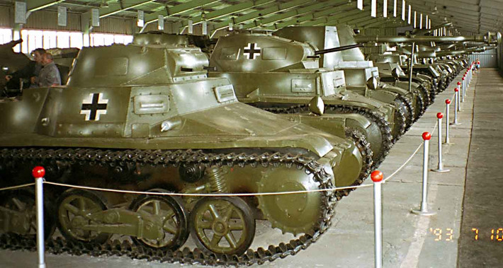 Kubinka nổi tiếng với hình ảnh những dày nhà kho cực dài chứa vô số các loại xe tăng của Mỹ, Anh, Đức, Pháp và tất nhiên là Liên Xô...Tuy nhiên, không nhiều người biết rằng, ngoài khu trưng bày chính, tại Kubinka còn tồn tại cả một nghĩa địa xe tăng khổng lồ.