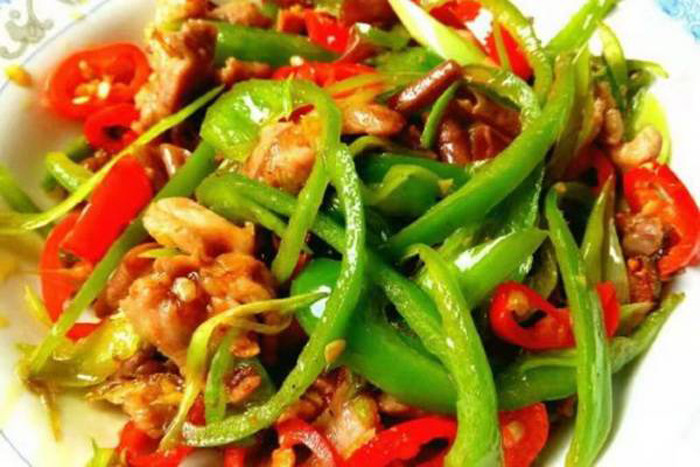 Thịt lợn xào sả ớt khá đơn giản, ai cũng có thể chế biến tại nhà. Tuy nhiên, thành phẩm món ăn có khiến bạn hài lòng hay không lại phụ thuộc rất nhiều ở các công đoạn đứng bếp.