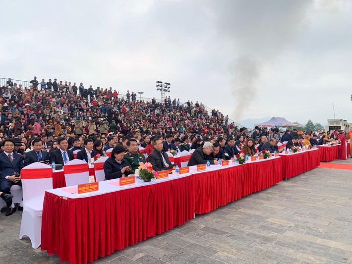 Trao đổi với Báo chí, ngày 2/2, ông Trương Quang Hải - Giám đốc Sở Văn hóa, Thể thao và Du lịch tỉnh Bắc Giang - cho biết, trong ngày khai hội Tuần Văn hóa - Du lịch tại khu du lịch tâm linh - sinh thái Tây Yên Tử huyện Sơn Động, điểm đến này đã đón 50.000 du khách ghé thăm.