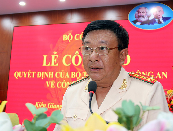 Đại tá Đỗ Triệu Phong, tân Giám đốc Công an Kiên Giang: Ông sinh năm 1967, quê ở huyện Triệu Phong, tỉnh Quảng Trị. Trước khi được bổ nhiệm ông là Phó Cục trưởng Cục An ninh Kinh tế (Bộ Công an).Ông đảm nhiệm chức vụ Giám đốc Công an tỉnh Kiên Giang thay thiếu tướng Bùi Tuyết Minh (nữ tướng công an đầu tiên) nghỉ công tác chờ đủ tuổi nghỉ hưu từ ngày 1/7.