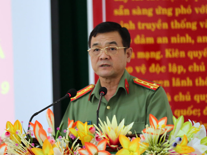Ông có nhiều năm công tác ở Cục Cảnh sát điều tra tội phạm về tham nhũng, kinh tế, buôn lậu (C03, Bộ Công an). Ông được điều động, bổ nhiệm về làm Giám đốc Công an tỉnh Long An từ cuối năm 2018.