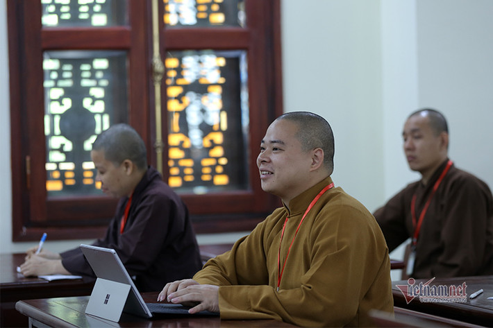 Trong giờ học, giảng sư cùng các tăng, ni sinh trao đổi khá thoải mái. HVPGVN tại Hà Nội có chức năng, nhiệm vụ giáo dục và đào tạo tăng – ni trẻ ở bậc cao đẳng, đại học và sau đại học, đáp ứng yêu cầu của Giáo hội, có kiến thức về Phật học, về văn hóa, khoa học, xã hội…, có đức hạnh trong tu học. Họ cũng đồng thời đảm trách sự nghiệp truyền bá Phật pháp, phục vụ lợi ích nhân sinh.