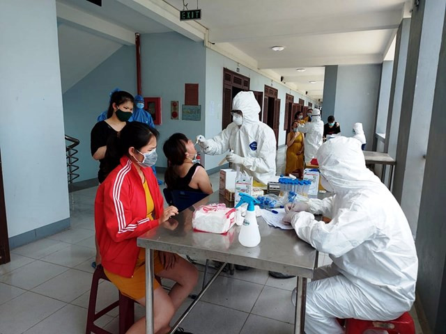 1. Nhiều lãnh đạo Quảng Nam bị đề xuất kỷ luật liên quan mua máy xét nghiệm COVID-19: Thanh tra tỉnh Quảng Nam đã công bố kết luận thanh tra việc mua hệ thống máy xét nghiệm Realtime PCR tự động của Sở Y tế và Sở Tài chính tỉnh này. Hình thức chỉ định thầu đúng luật nhưng vi phạm về xây dựng và thẩm định giá gói thầu. Thanh tra kiến nghị hủy gói thầu mua sắm, kiểm điểm Giám đốc Sở Y tế và Sở Tài chính, Phó giám đốc Sở Tài chính và Giám đốc CDC Quảng Nam…